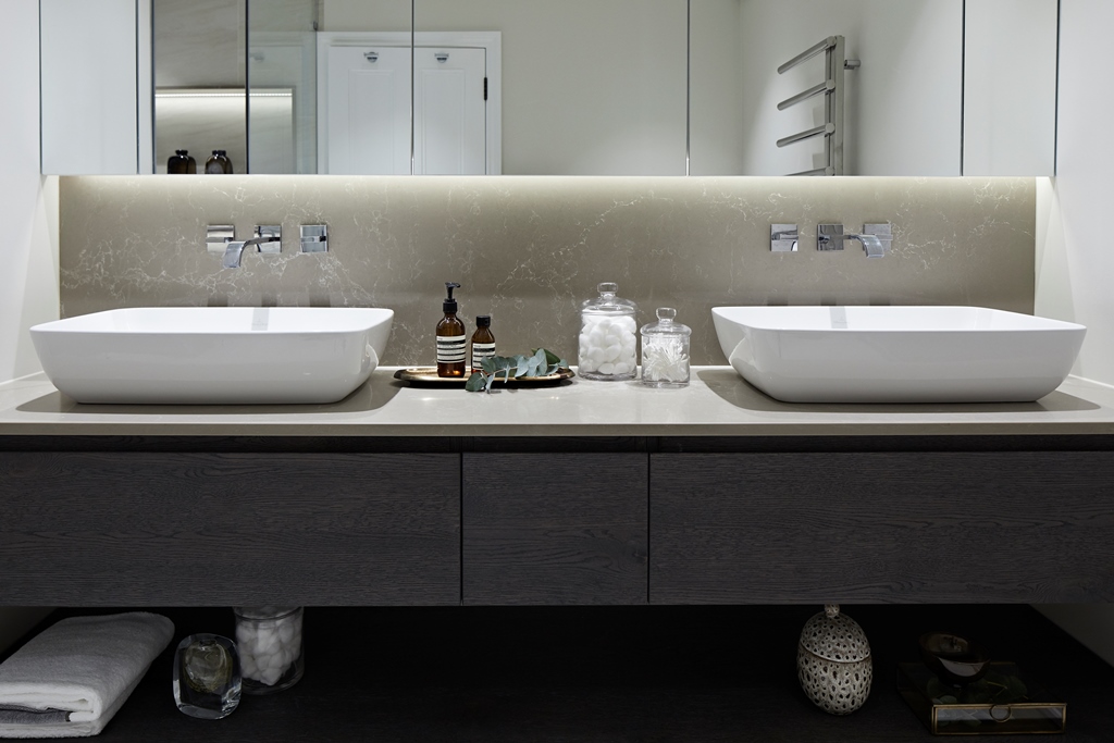 luxury en-suite bathroom